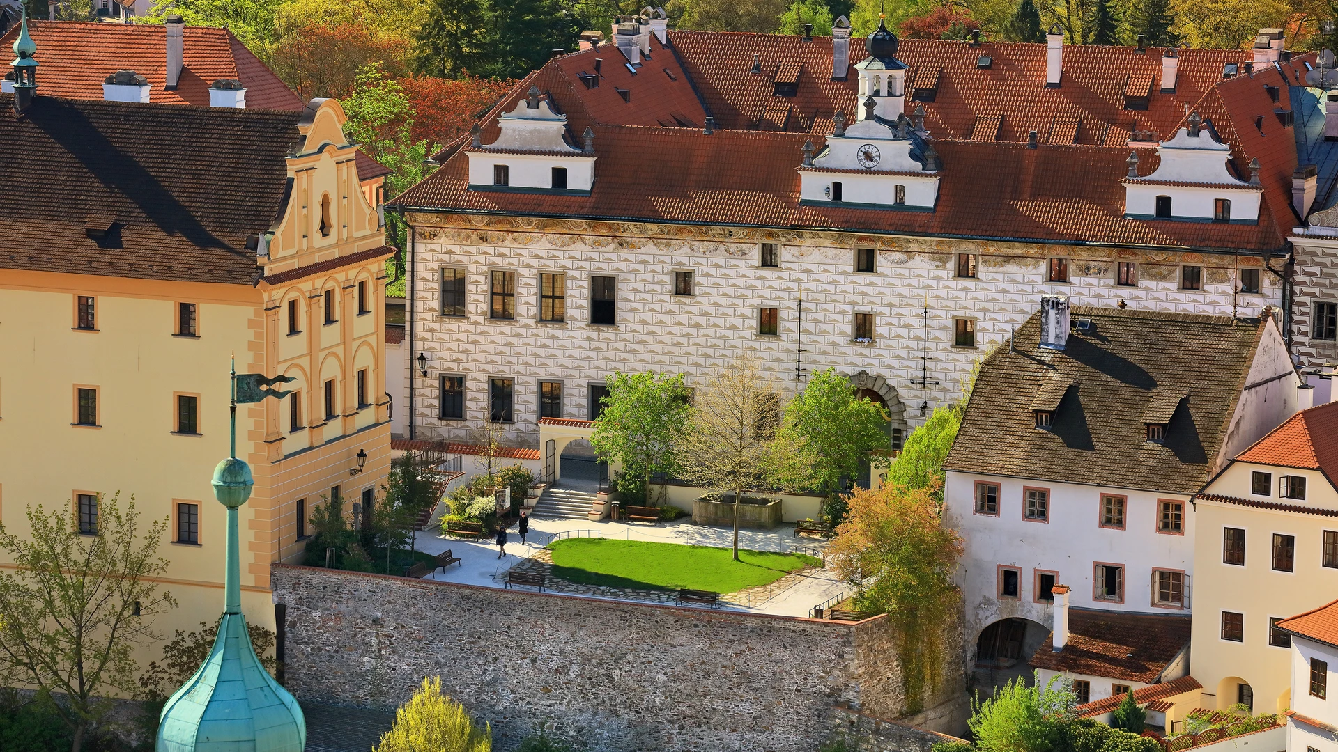 Hotel Růže | Venclíkovi.cz Hotel Růže v Českém Krumlově, historická renesanční budova bývalé jezuitské koleje
