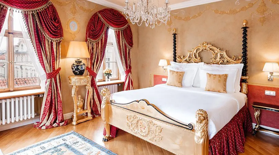 alchimist | Venclíkovi.cz Luxusní barokní pokoj v Alchymist Grand Hotel & Spa s výhledem na město