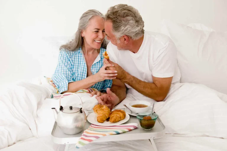 Menopauza a libido: 5 triků, jak vrátit jiskru do ložnice