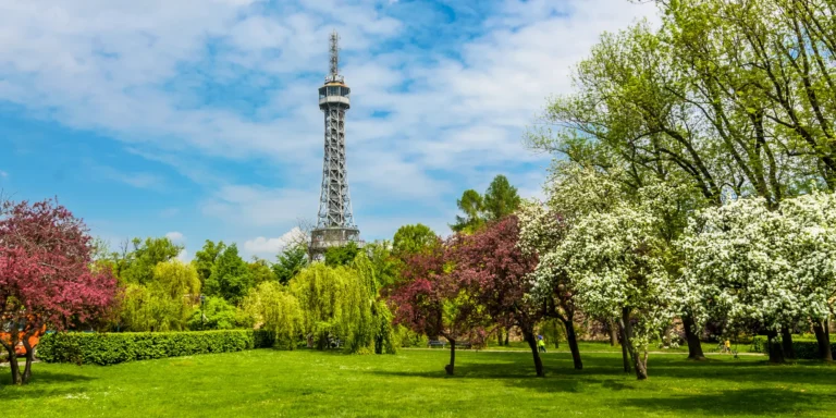 Romantické hotely v okolí Petřína: 5 tipů kde se ubytovat