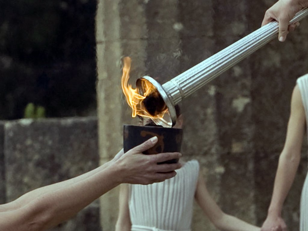 The Olympic torch is lit at ceremony for the Beijing 2008 Games at the site of ancient Olympia in Greece | Venclíkovi.cz Tradiční předání olympijského ohně v antické Olympii