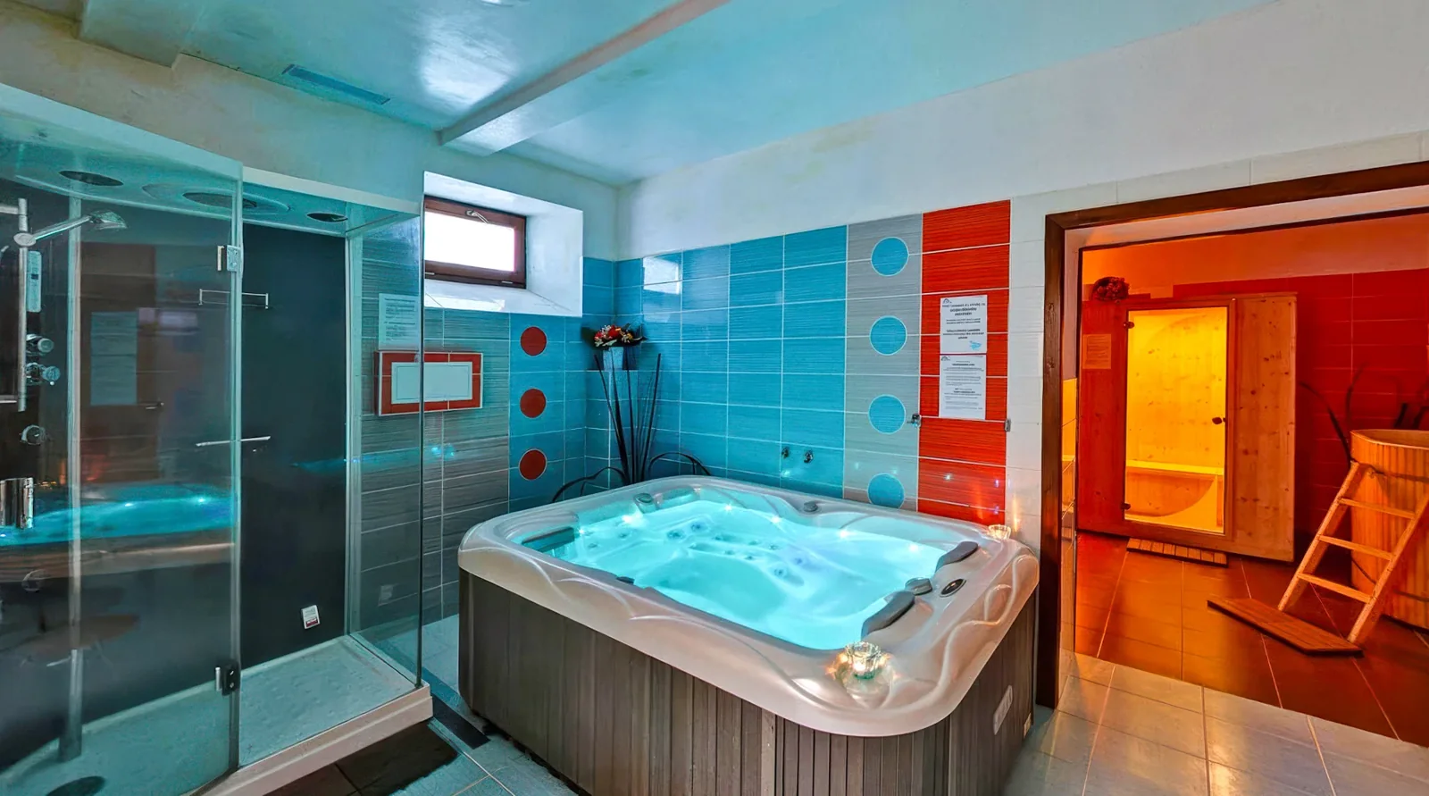 Vířivka a sauna v privátním wellness hotelu Avalanche v obci Štôla
