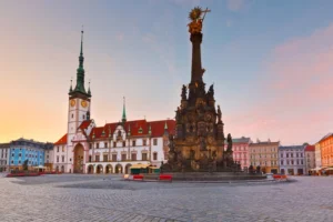 Olomouc bez auta: z vlaku ke kašnám, na kávu a za uměním