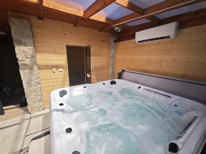 Vířivka wellness v Penzionu Sklárna Annín