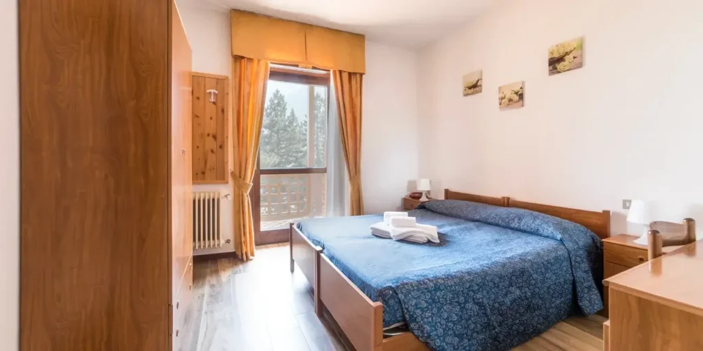 Dvoulůžkový pokoj v hotelu Sancamillo s balkonem a výhledem do hor
